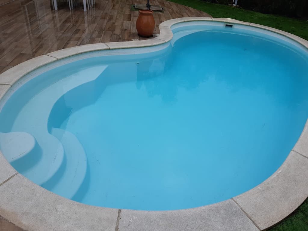 Piscina Oceana 8 x 4 m · fondo 1,10 – 2 m